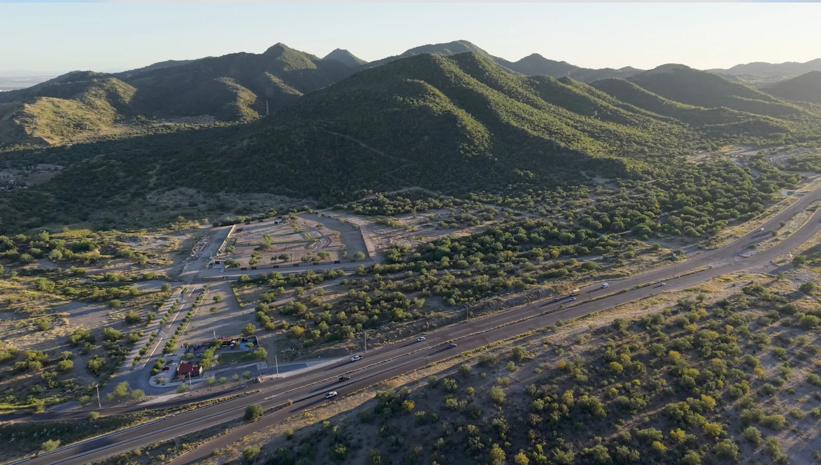 La sierra sobre Artesa al caer la tarde